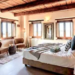 La Vecchia Scuola 4*
