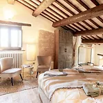 La Vecchia Scuola 4*