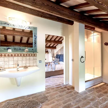 La Vecchia Scuola 4*